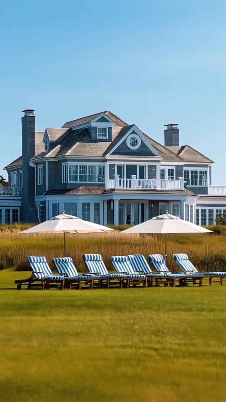 Explore the Ultimate in Coastal Luxury: Luxury Beach House Retreats