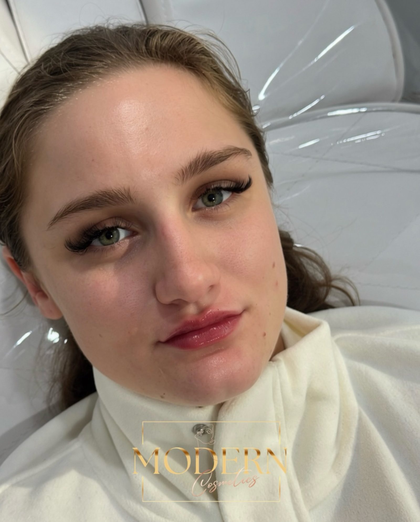 **Eyelash Extensions and Lip Fillers: Personalized Consultations with Modern Cosmetix**