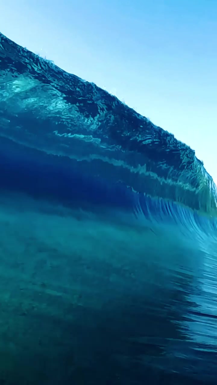 Ocean Waves in Hawaii: A Mesmerizing View