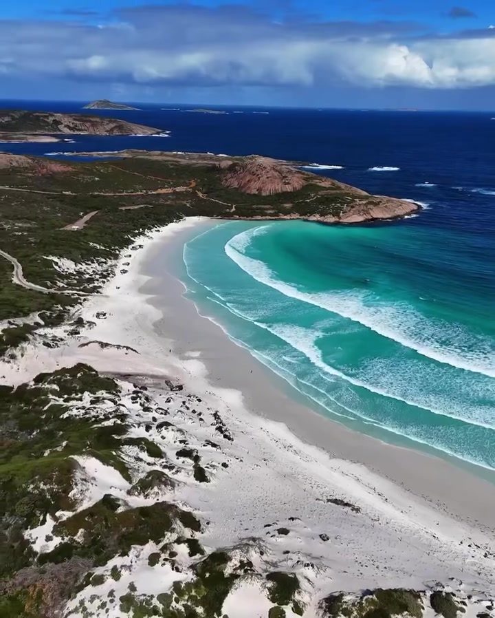 Horseback Riding on Australia's Pristine Beaches: A Tropical Adventure
