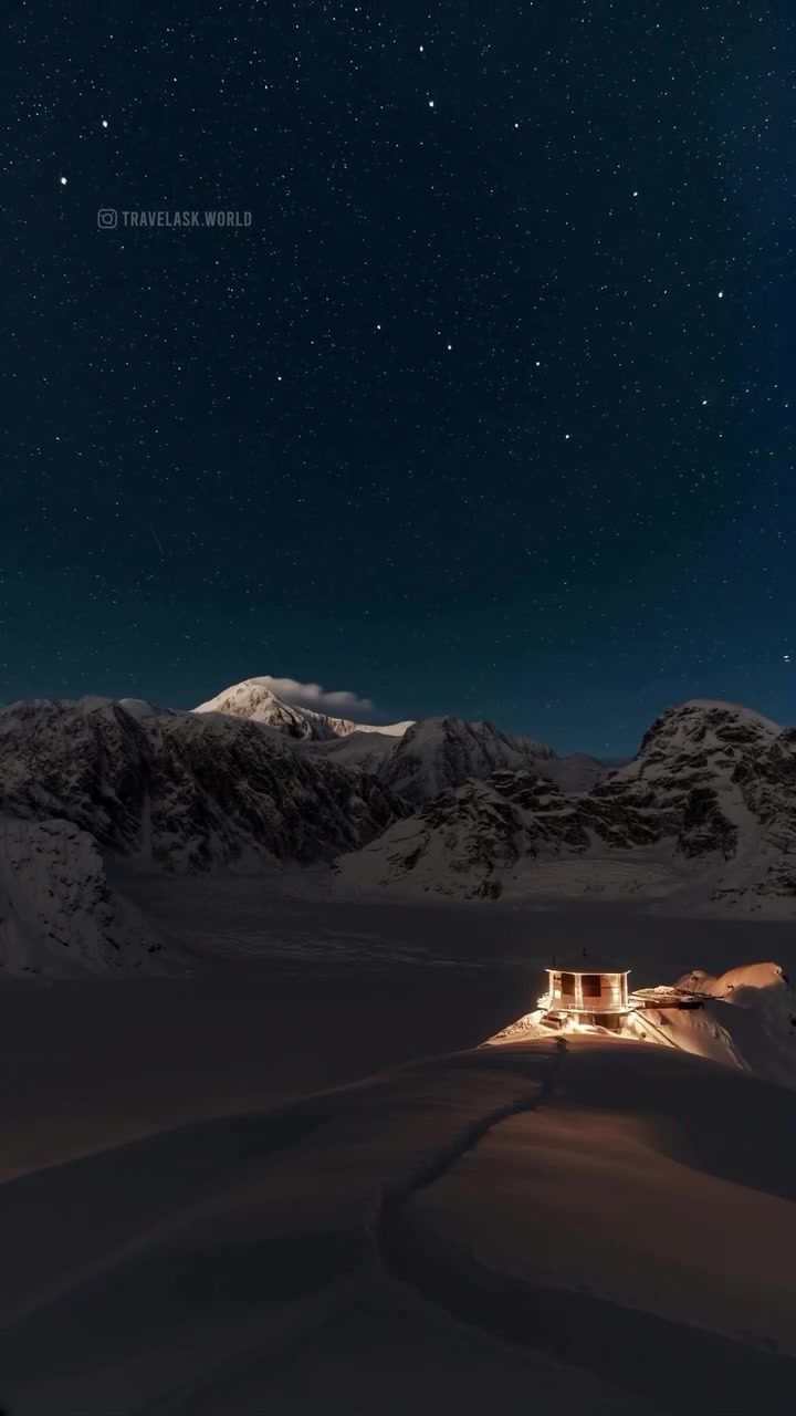 **Experience a Night of Northern Lights and Stars: Snowy Mountain Timelapse**