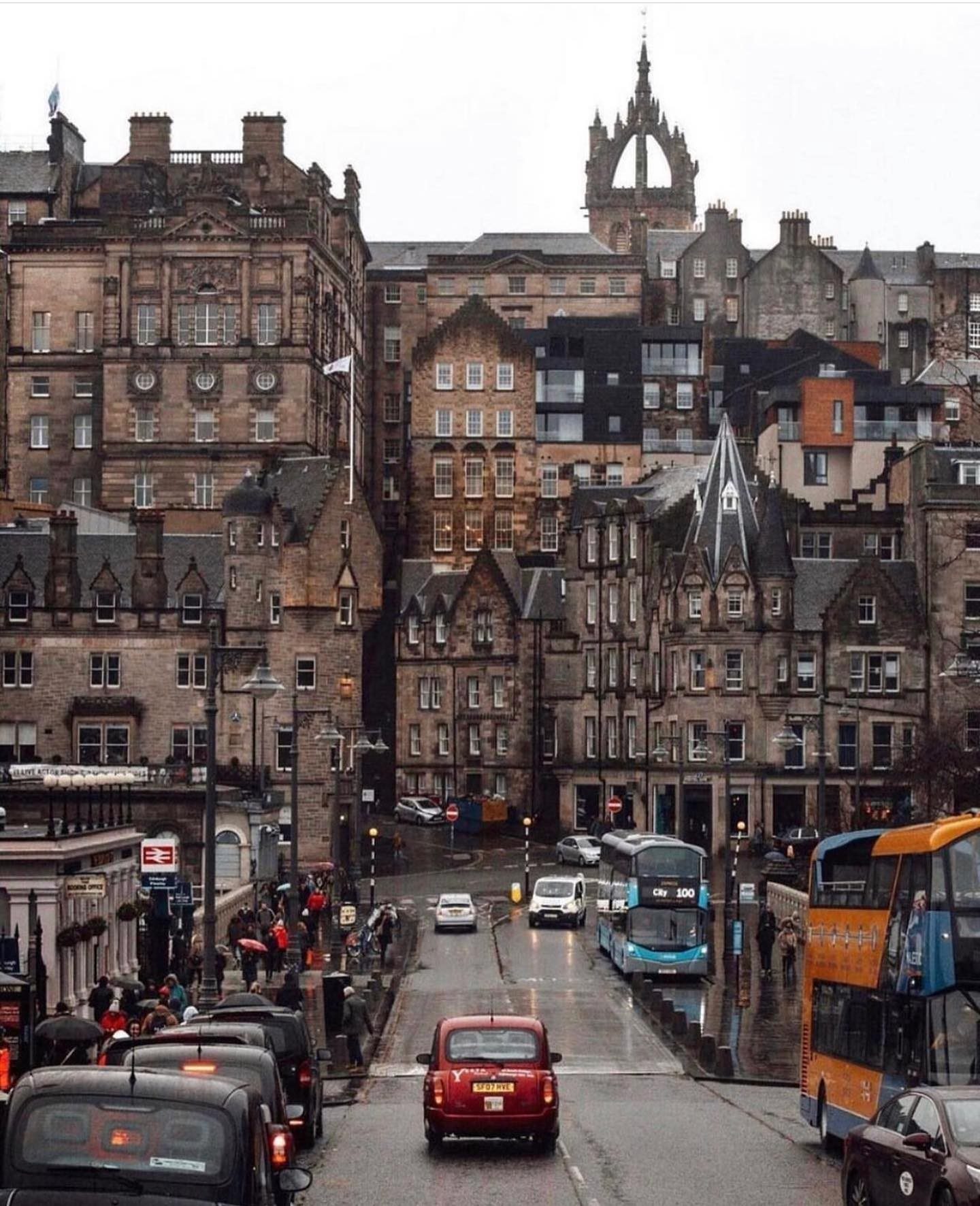 Explore Edinburgh's Urban Charm and Historic Beauty