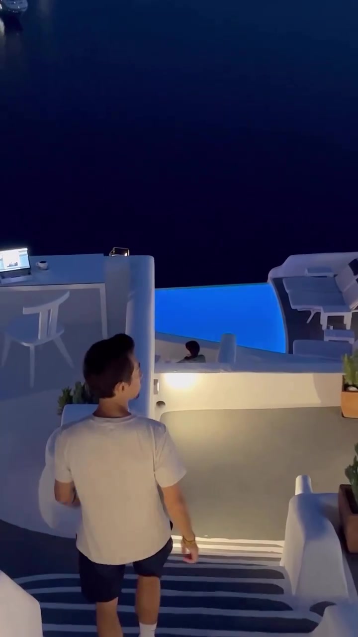 Remote Work in Santorini: Laptop Life with a View