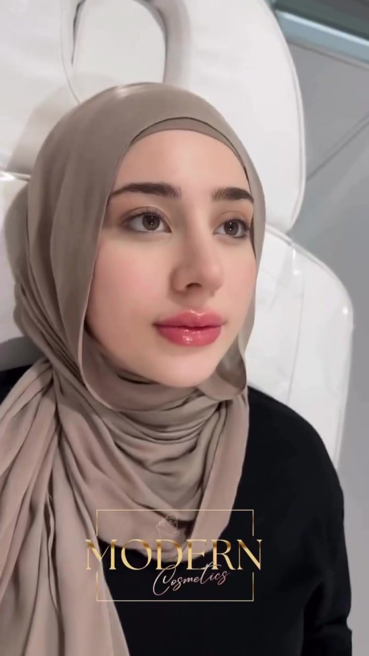 Modern Cosmetics Lip Gloss Application Guide