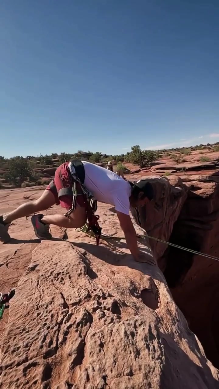 Canyon Rock Climbing Adventure: Rappelling Down Red Rocks