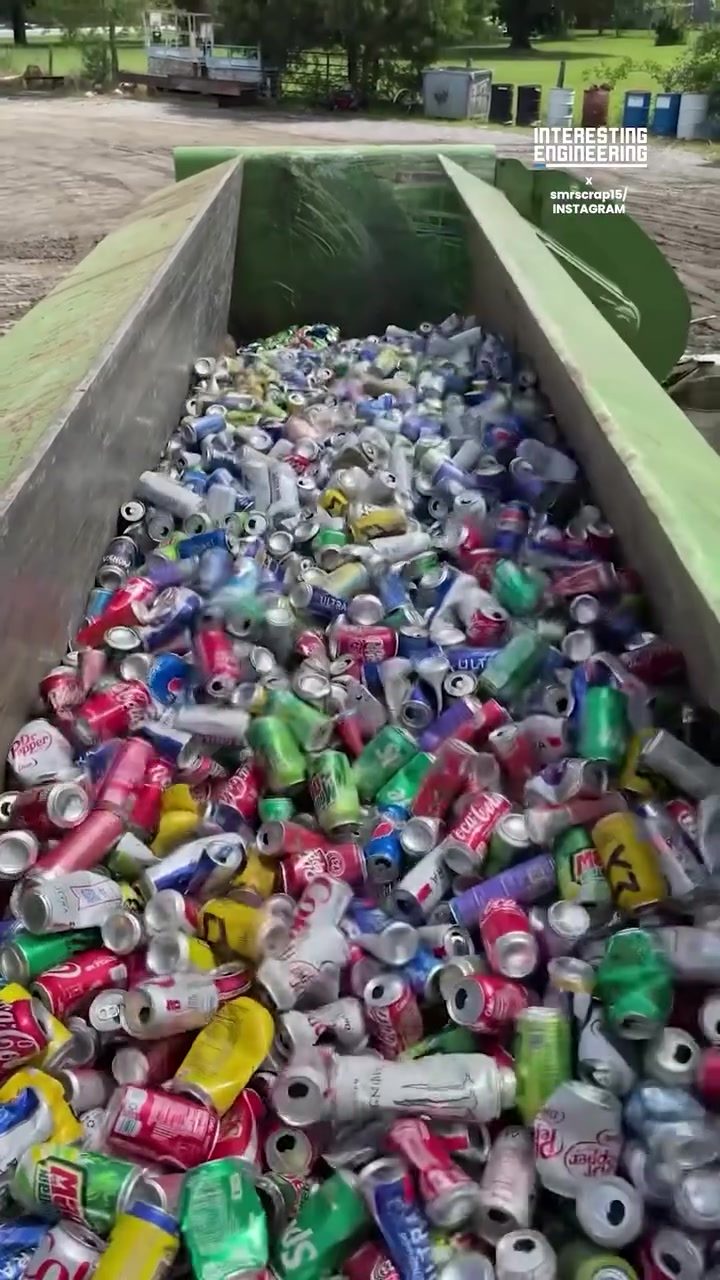 Efficient Aluminum Can Recycling with Hydraulic Balers