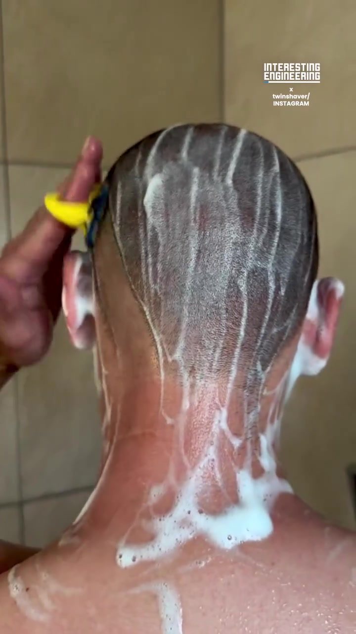 Finger Mounted Razor Simplifies Wet Shave