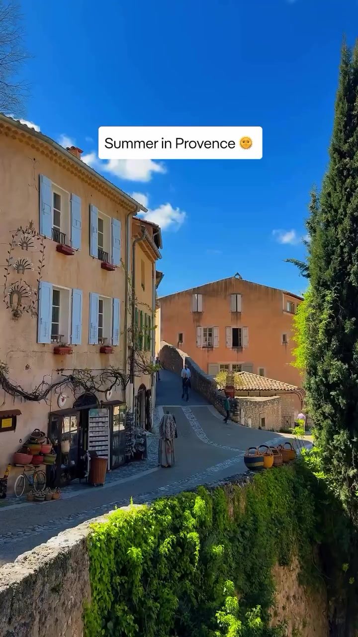 Summer in Provence: Idyllic Landscapes and Leisurely Living