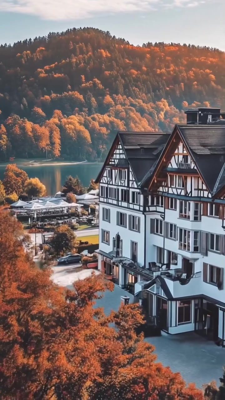 Discover Luxurious Fall Escapes in Breathtaking Mountain Landscapes