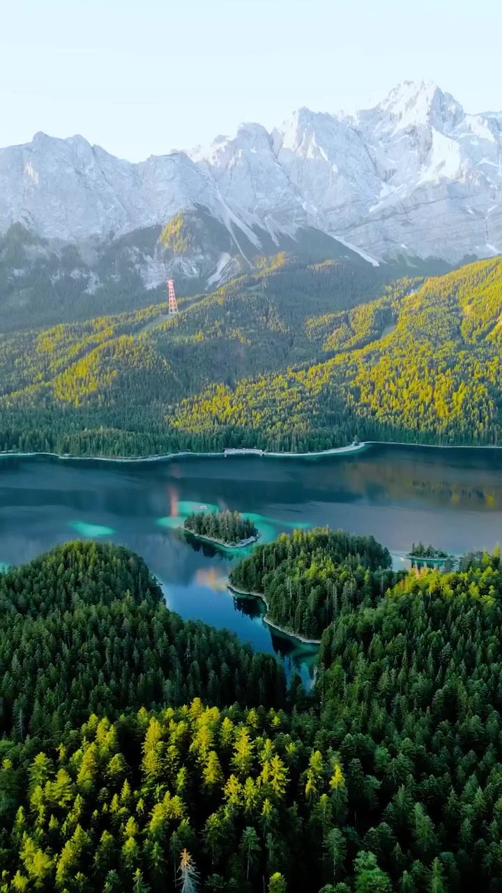 Mountain Lake Aerial View: Scenic Beauty