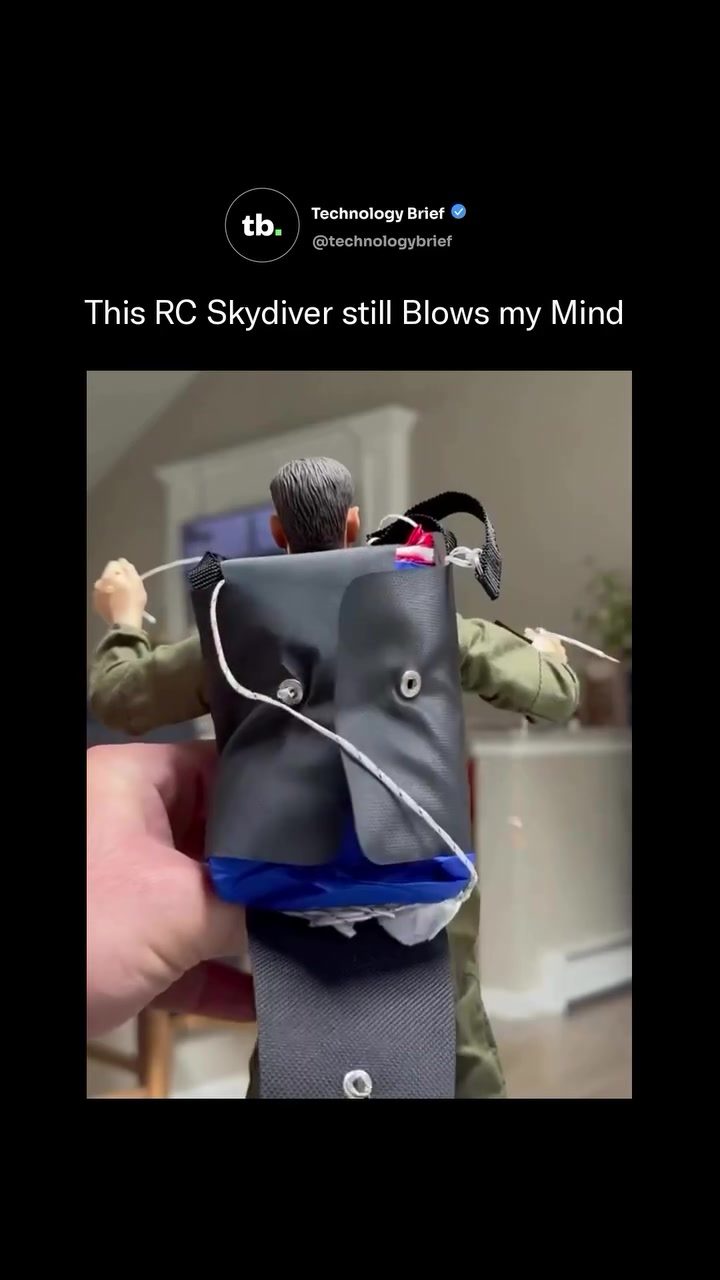 RC Skydiving: Launching Miniature Figures from RC Planes