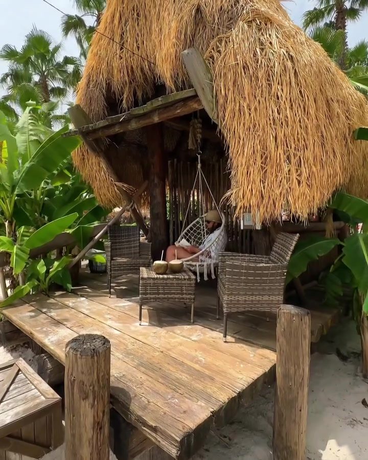 Caribe Bay: Tropical Paradise Near Venice