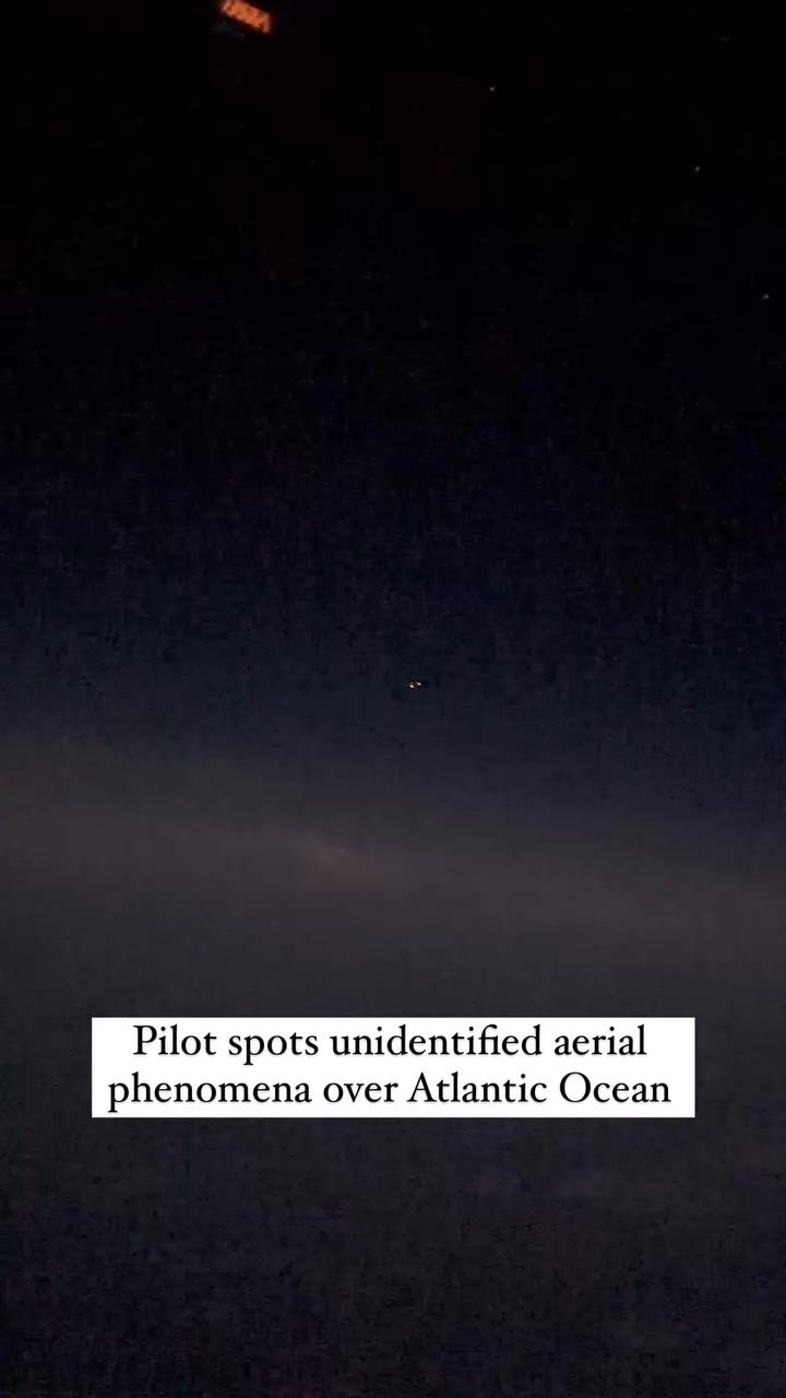 Pilot Reports Mysterious Lights Over Atlantic