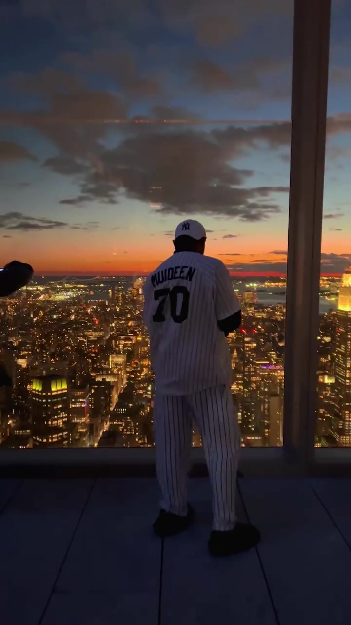 New York City Skyline: Empire State Building View