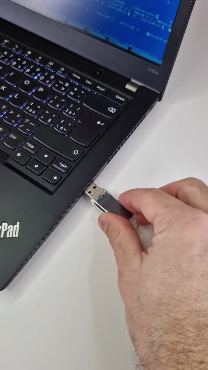 Mobile Hacker0 Shows Innovative USB Drive