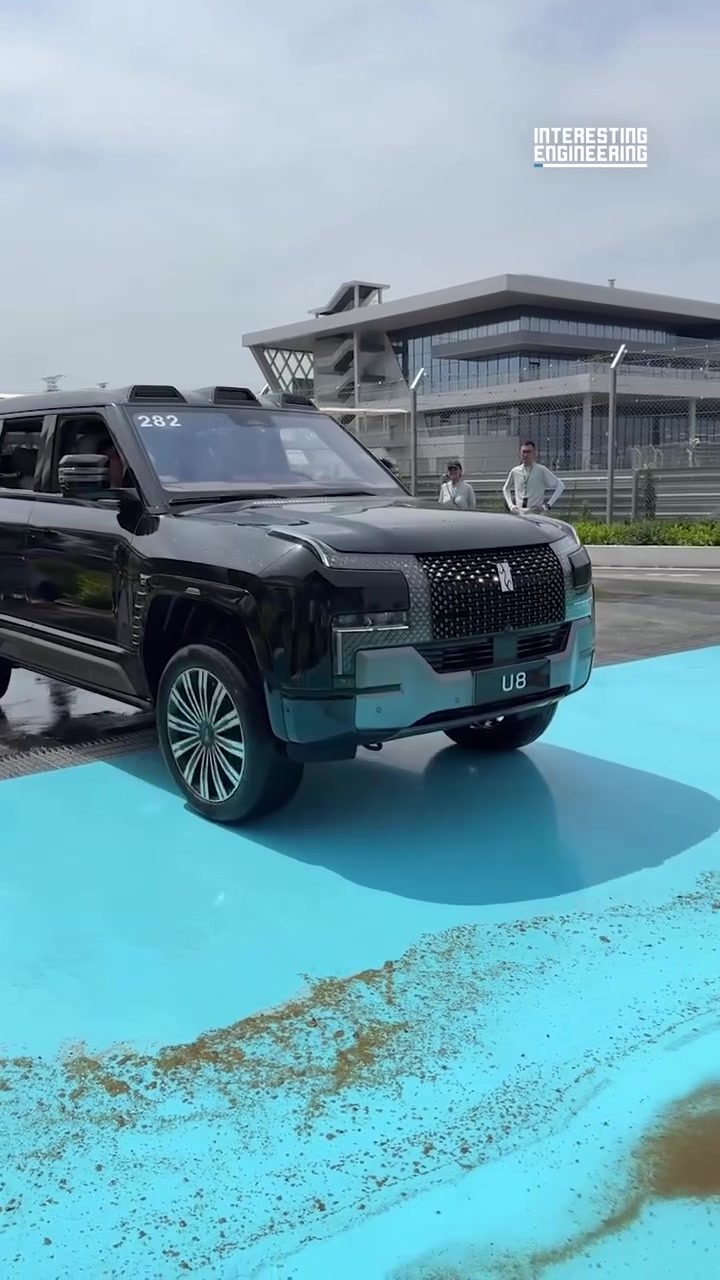 Yangwang U8 Off-Road Tech: Extreme Amphibious SUV Demonstration