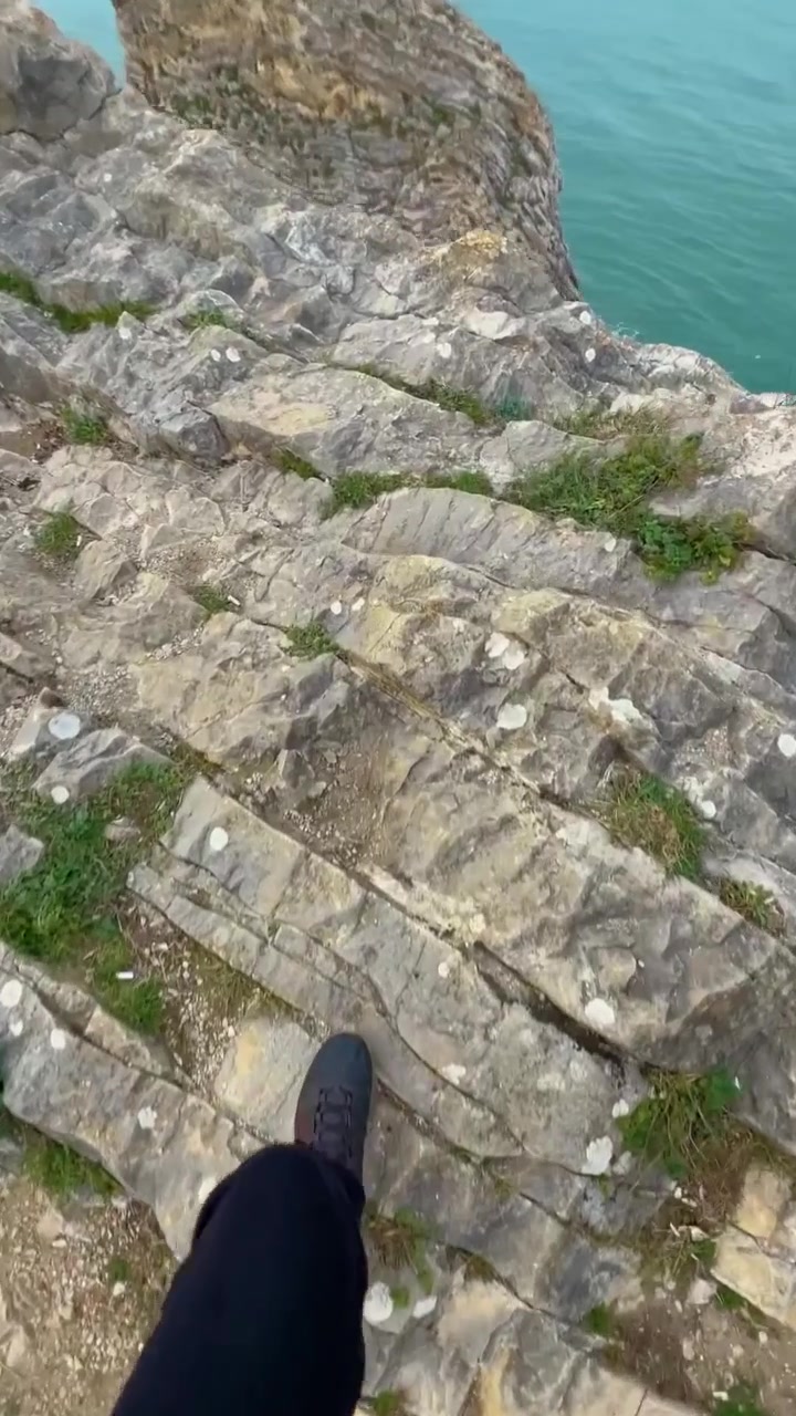 Coastal Cliff Views: Dramatic Landscapes and Turquoise Waters