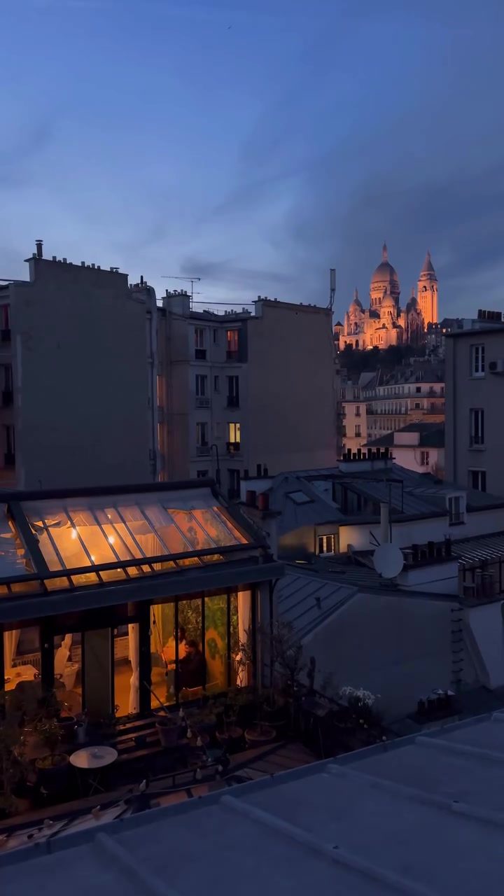 Nightfall's Magic: Paris's Rooftops & Sacré-Cœur at Dusk