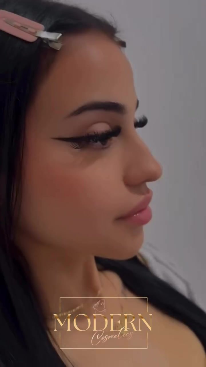 Detailed Makeup Consultation with Modern Cosmetics