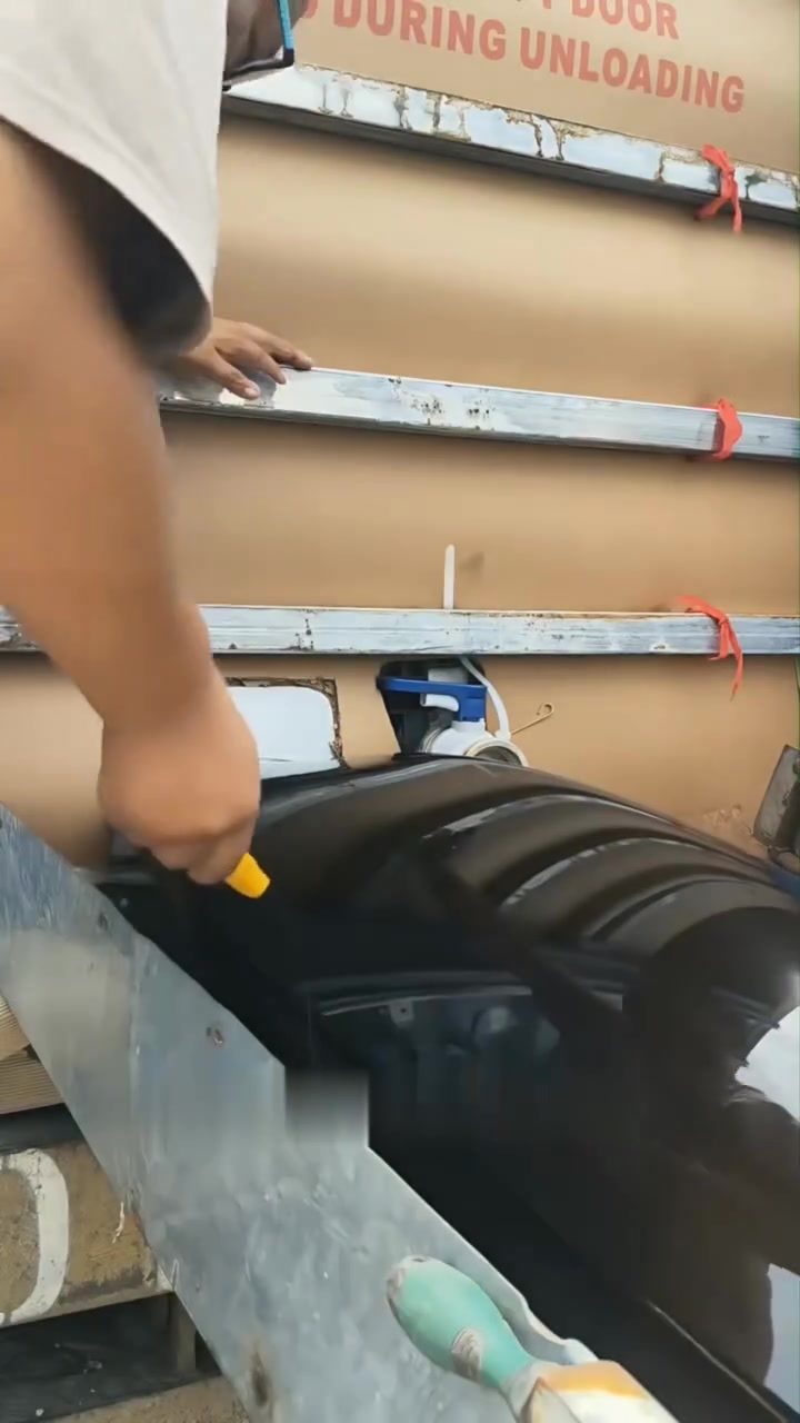 Laminar Flow: Why Water Can "Freeze" Mid-Air in Industrial Hoses