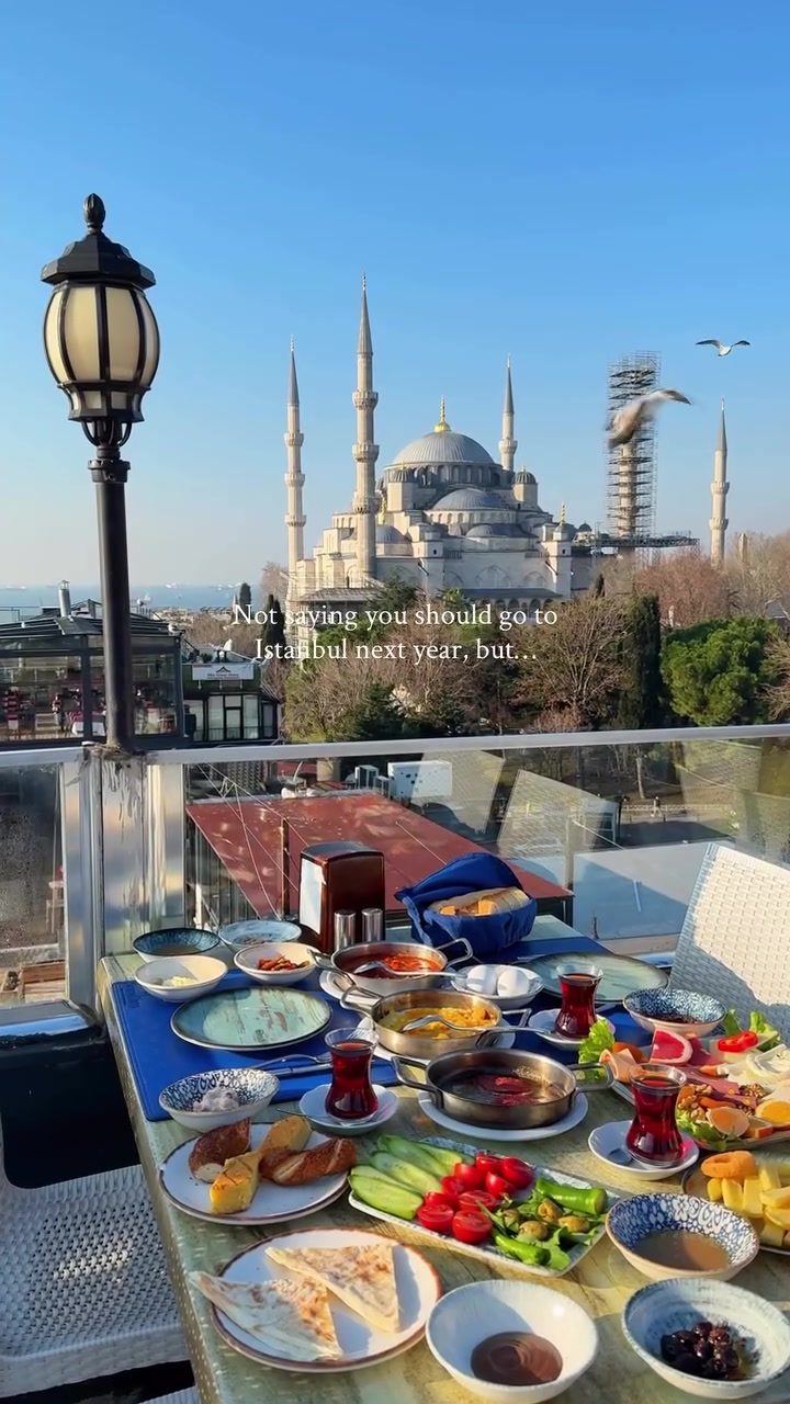 Discover Istanbul: Iconic Landmarks, Turkish Cuisine & Top Attractions