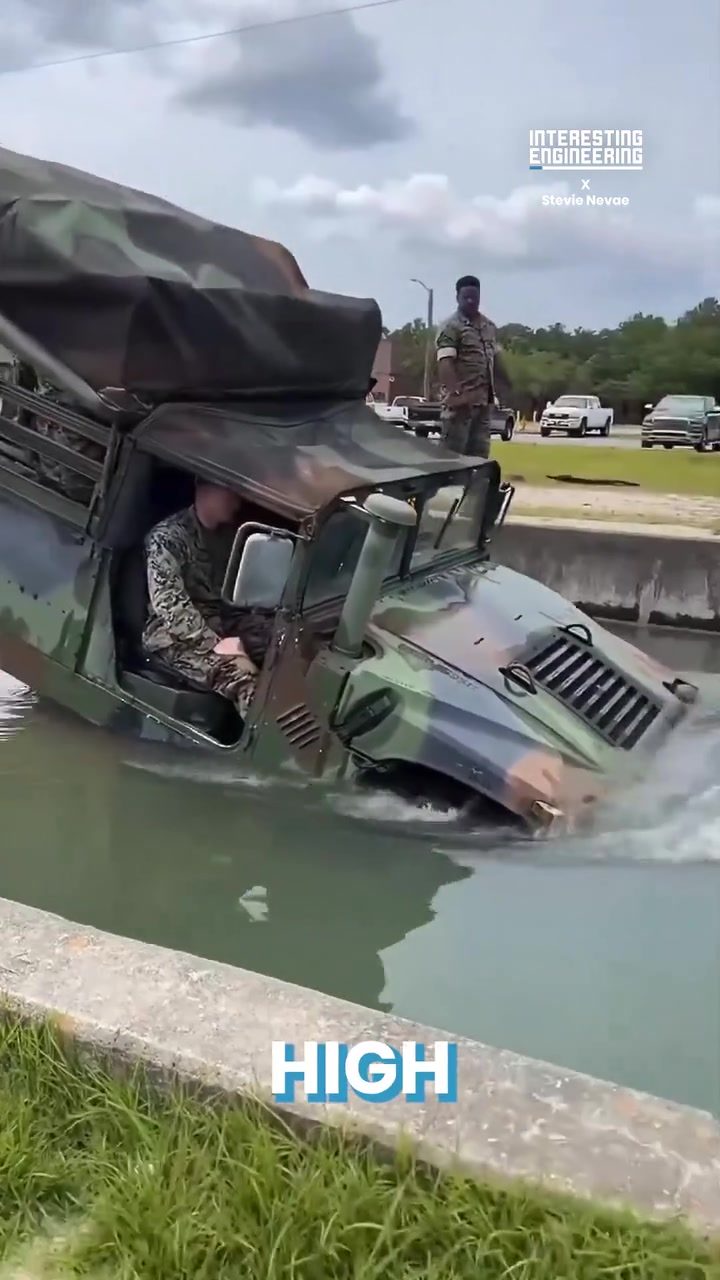 Humvee's Waterproof Capabilities: Military Vehicle Crossing