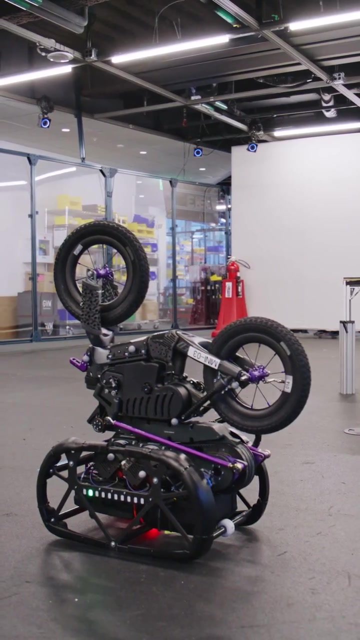 Mini Electric Motorcycle Stunts: Agility and Control