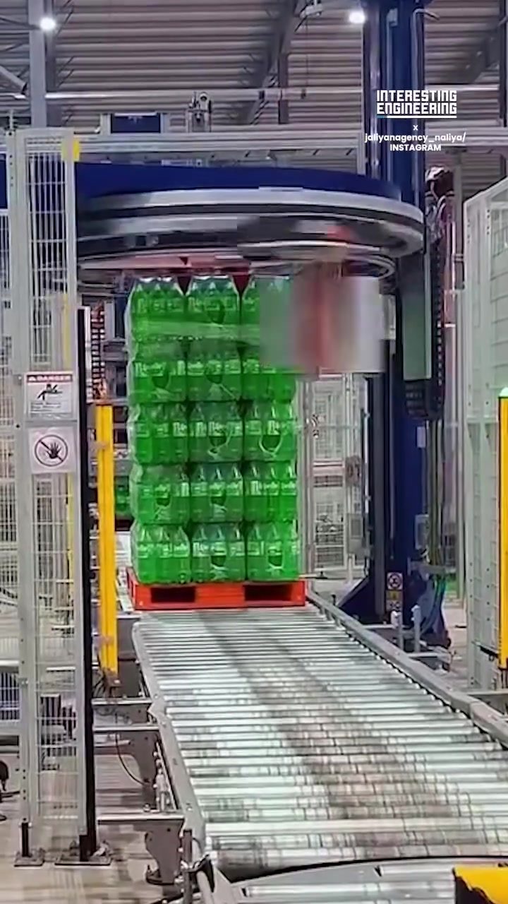 A Look Into Automated Bottling Systems: Conveyor Belts and Precision