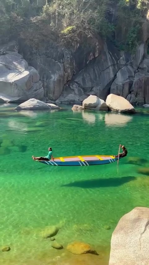Dawki River Rafting: Meghalaya's Serene Experience