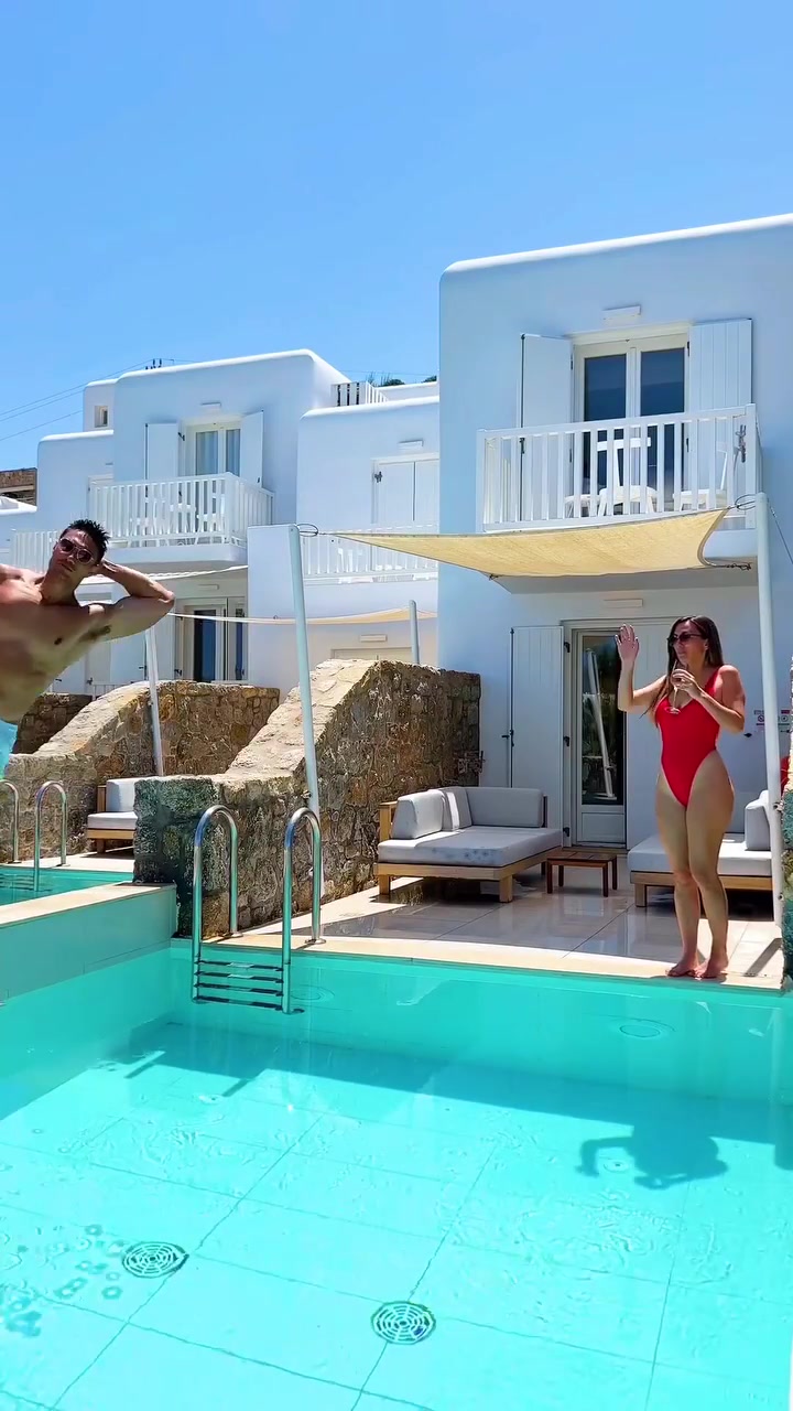 Vacation Fun at Luxurious Villa Pool