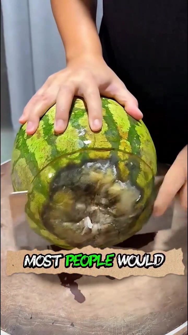 Transforming Damaged Watermelons: A Carving Art Masterclass