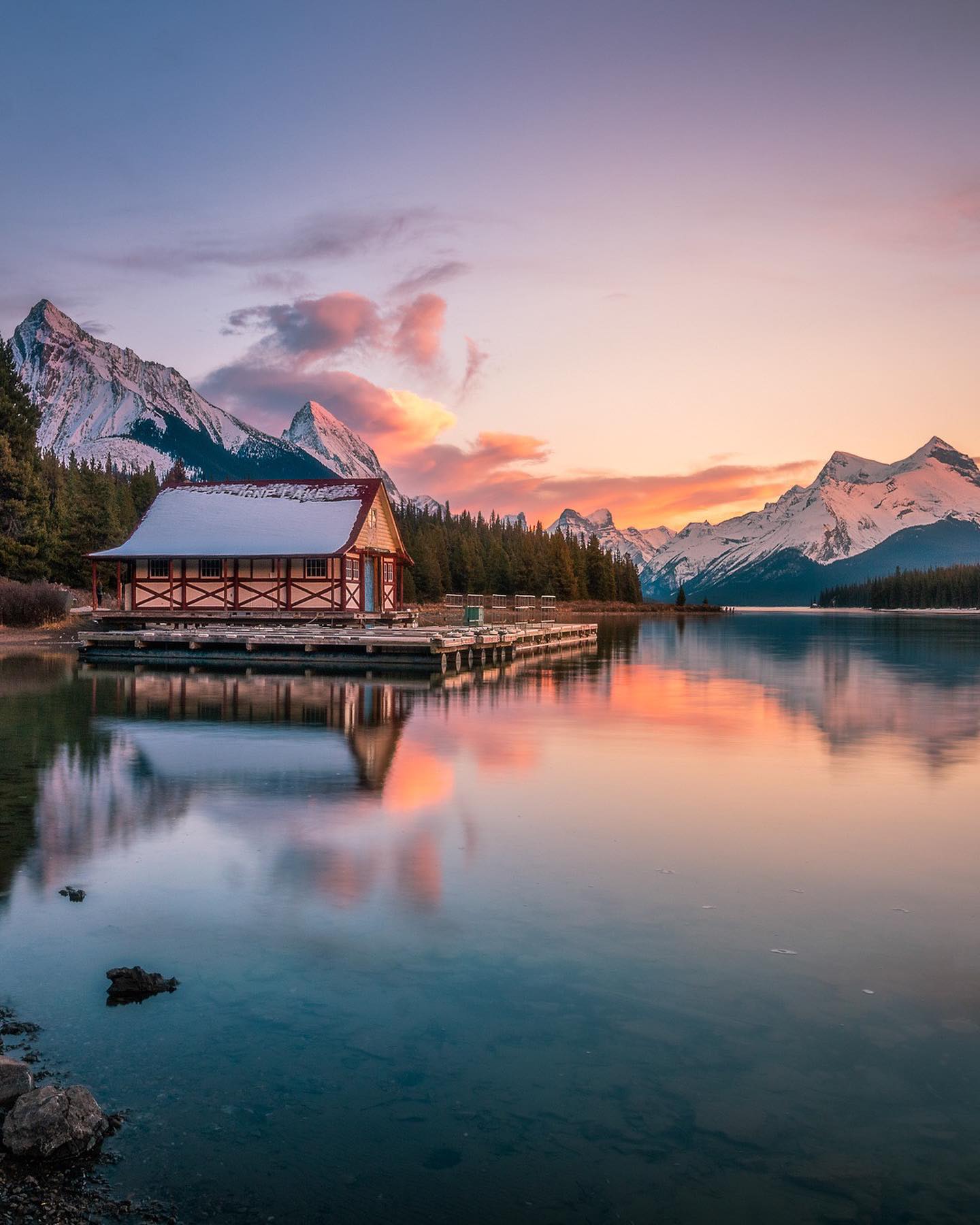 Maligne Lake Landscape: Canada's Scenic Beauty