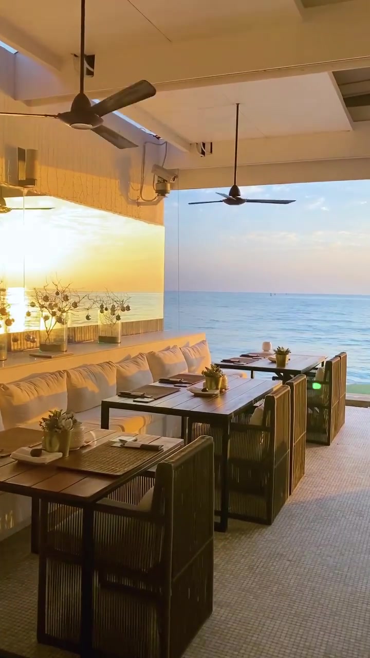 Ocean View Dining: Sunset Luxury