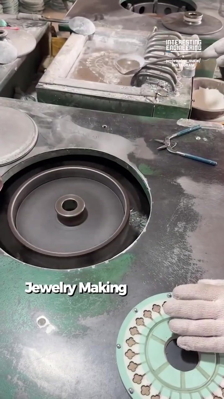 Jewelry Manufacturing: Precision Engineering of Tiny Components