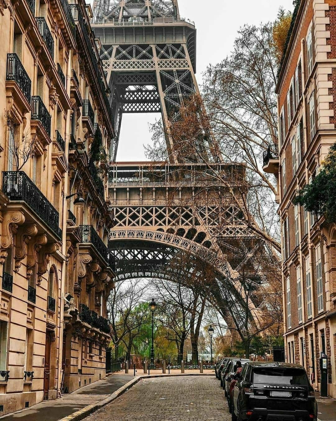 Discovering Parisian Charm: Cafes, Architecture, and Iconic Landmarks