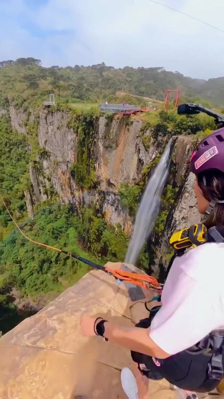 Bungee Jumping from a Cliff: Thrilling Adventure