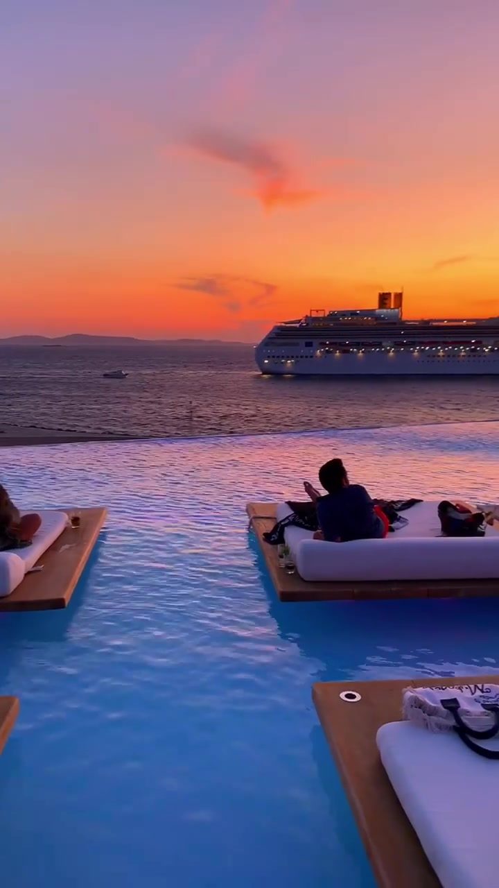 Cruise Ship Sunset: The Ultimate Luxury Poolside View