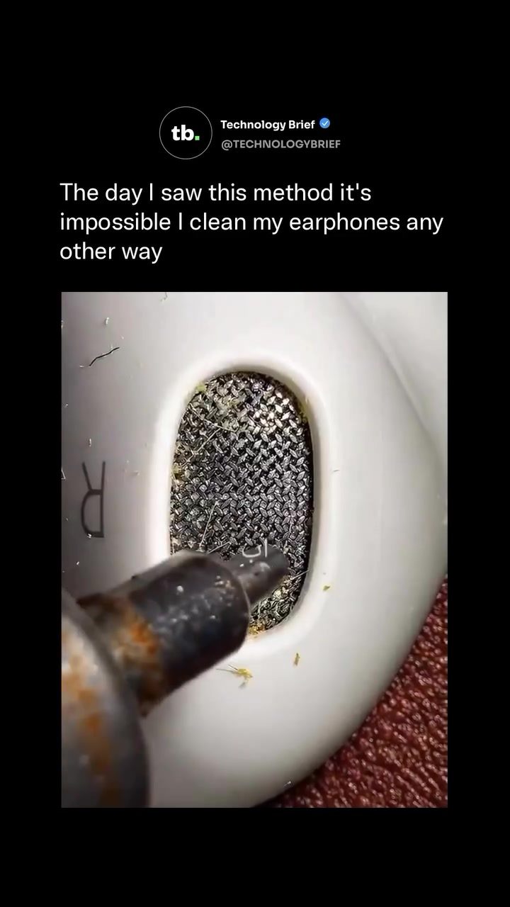 Earwax Removal: Peel-Off Gel vs. Traditional Earbud Cleaning