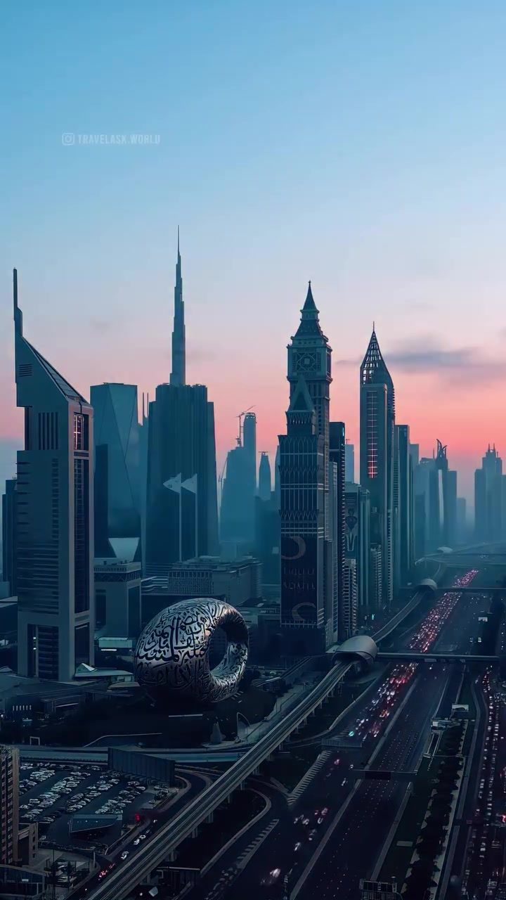 Luxurious Dubai: Skyline, Modern Hotels, and Resort Luxuries