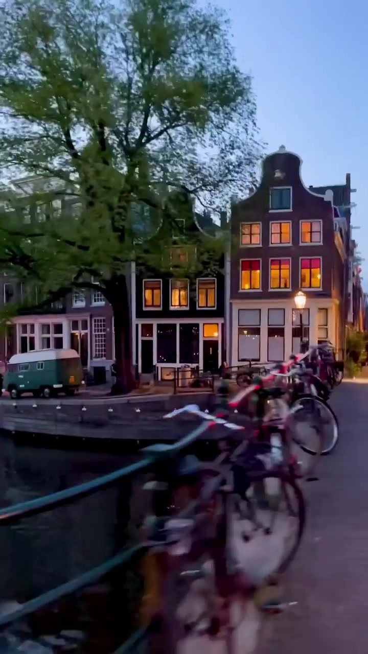 Amsterdam Canals: Scenic Dusk Views