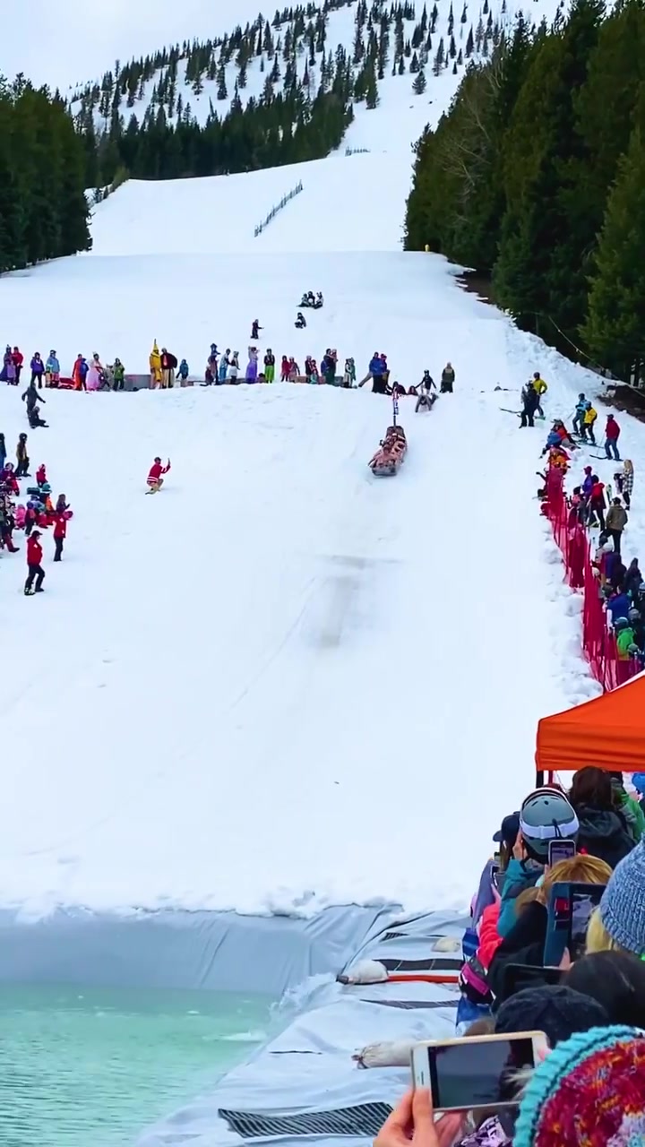 Snow Tubing Competition: Hill Racing & Splash Finish