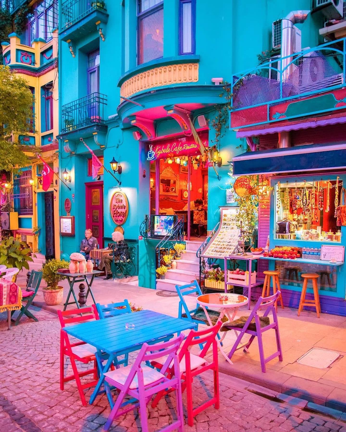 Kybele Cafe Bistro: Istanbul's Colorful Cafe