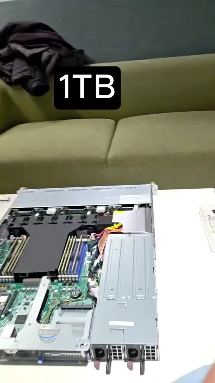 Building a Server: Supermicro DDR5 RAM and 1TB Storage