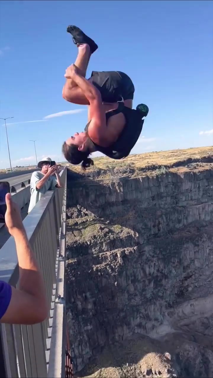 Base Jumping from a Bridge: Parachute Descent