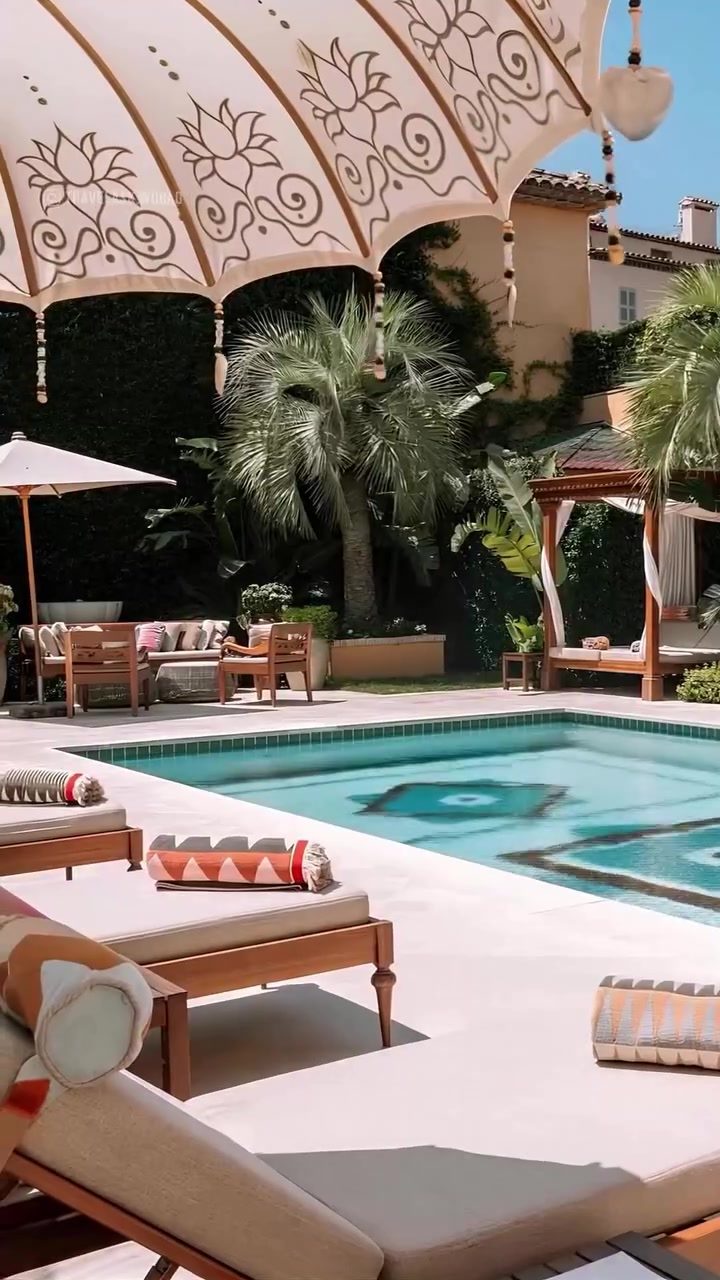 Luxury Hotel Amenities: Pool, Gardens, Golf Carts