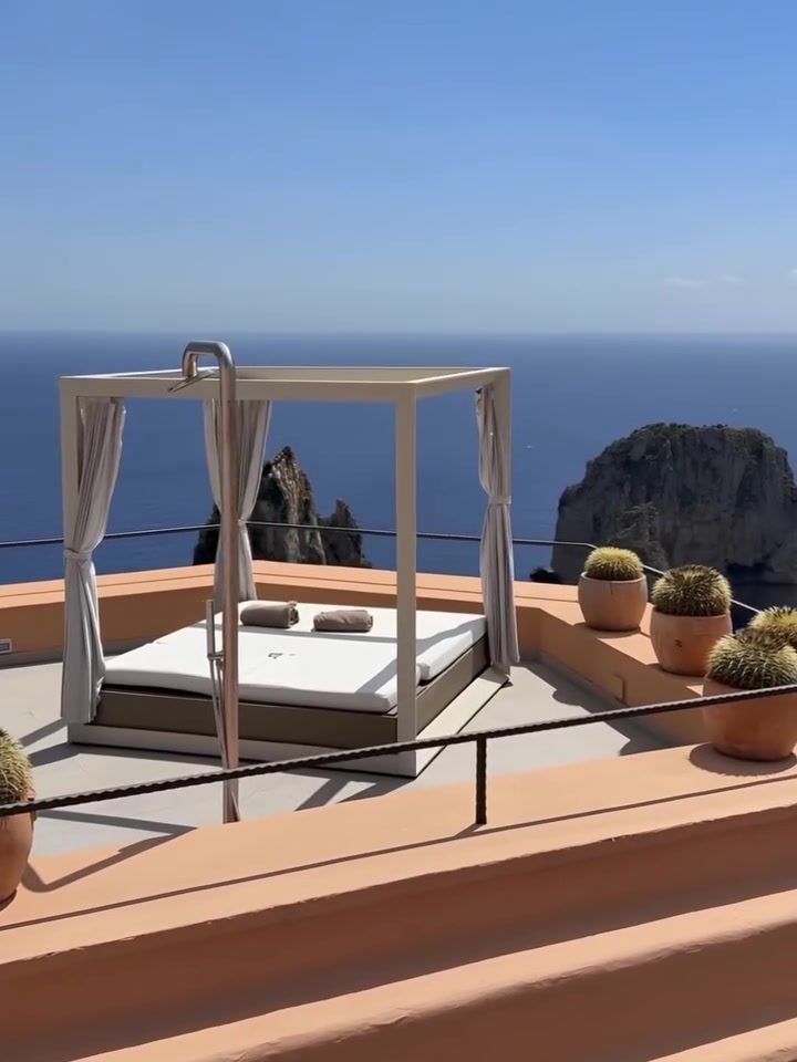 Luxurious Daybeds: Elevating Outdoor Relaxation