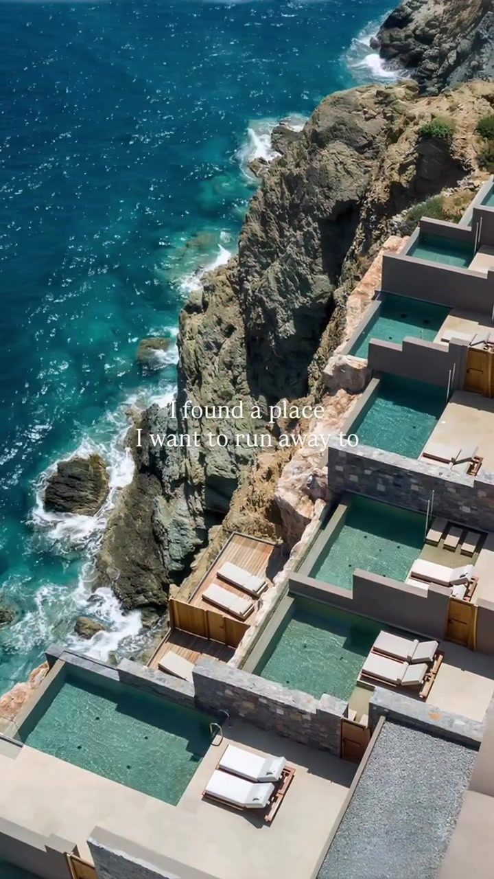 Escape to Tranquility: Exploring Luxury Resort Views