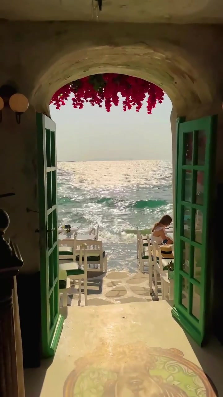 Coastal Restaurant View: Dining by the Sea