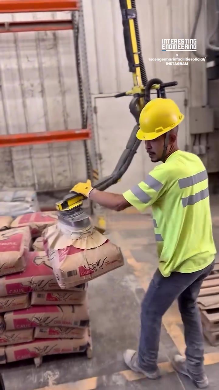 Cement Handling Revolution: Industrial Vacuum Lifter in Action