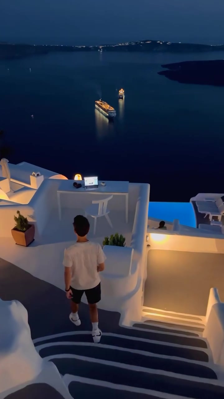 Luxury Santorini Getaway at Chromatasantorini